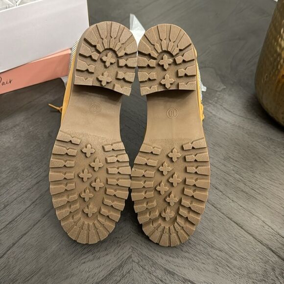 Wild Pair Bentli Lug Sole Booties - Picture 4 of 8